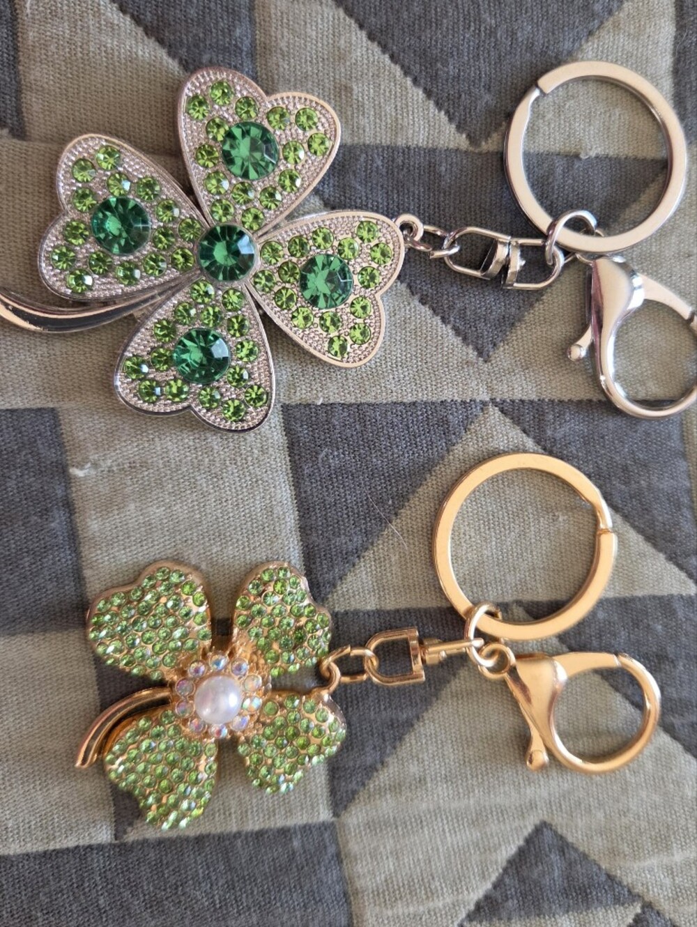 2 Green Crystal Shamrock 4-Leaf Clover Clip-on Keyrings-Bling!